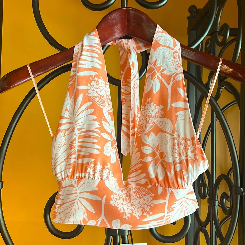 KENDALL + KYLIE Hawaiian Leaf Halter Top - Picture 1 of 4